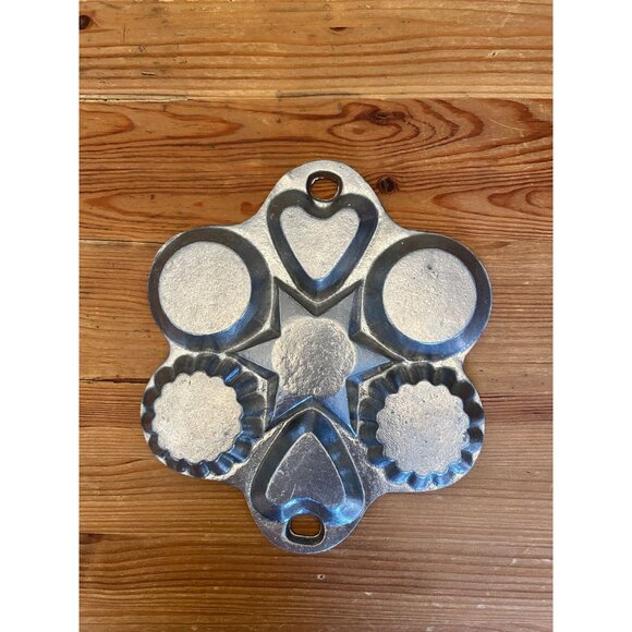 Vintage Reproduction Metal Holiday Muffin Tart Pan Heart Stars - Picture 2 of 3